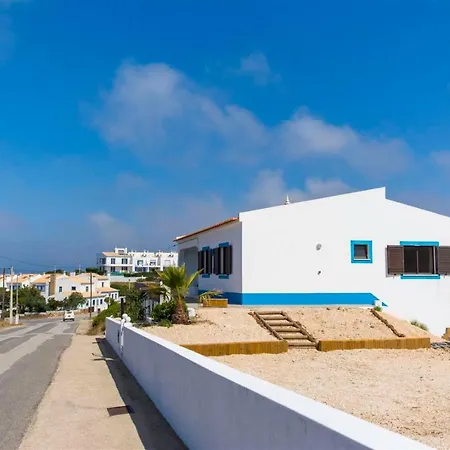 בית נופש Vale Da Praia Beach House